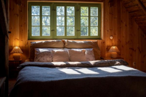 Cozy Attic room, Hills & Forest views + Free Sauna